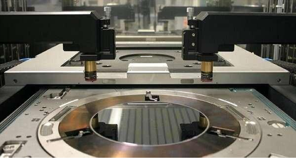 Vacuum chamber infrared heater